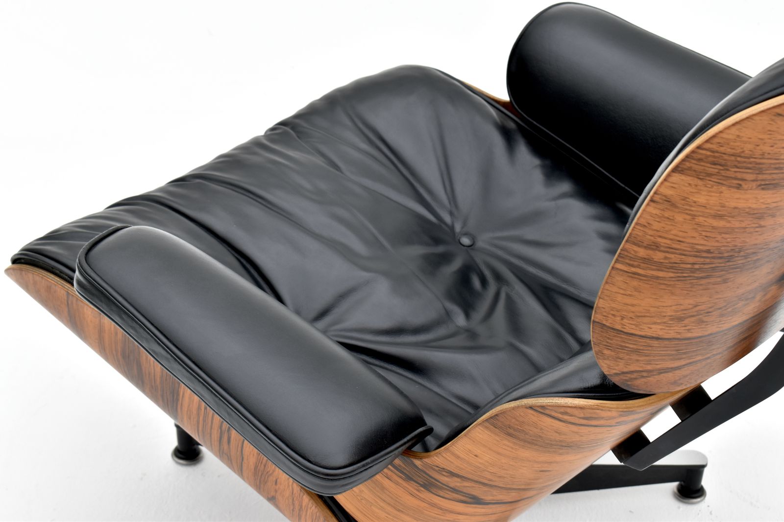 Furniture Early 1960s  Production Vintage Eames Lounge Chair For Herman Miller photo