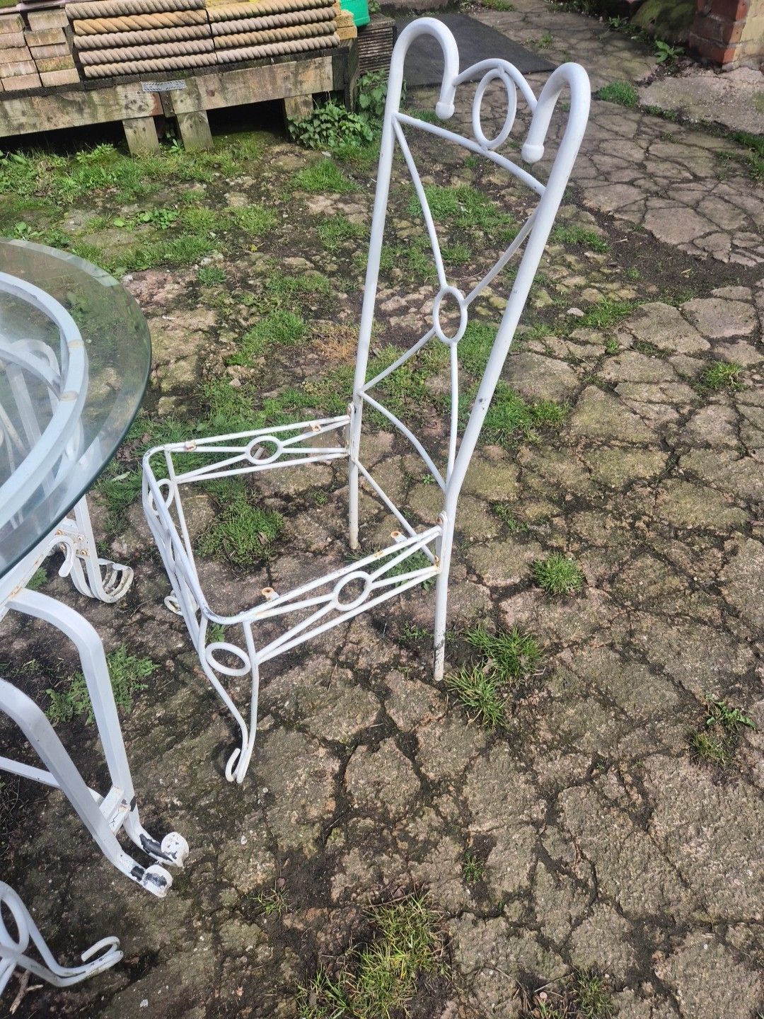 Vintage White Ornate Metal Framed Round Garden/Outdoor Table & 4 Matching Chairs photo vinterior