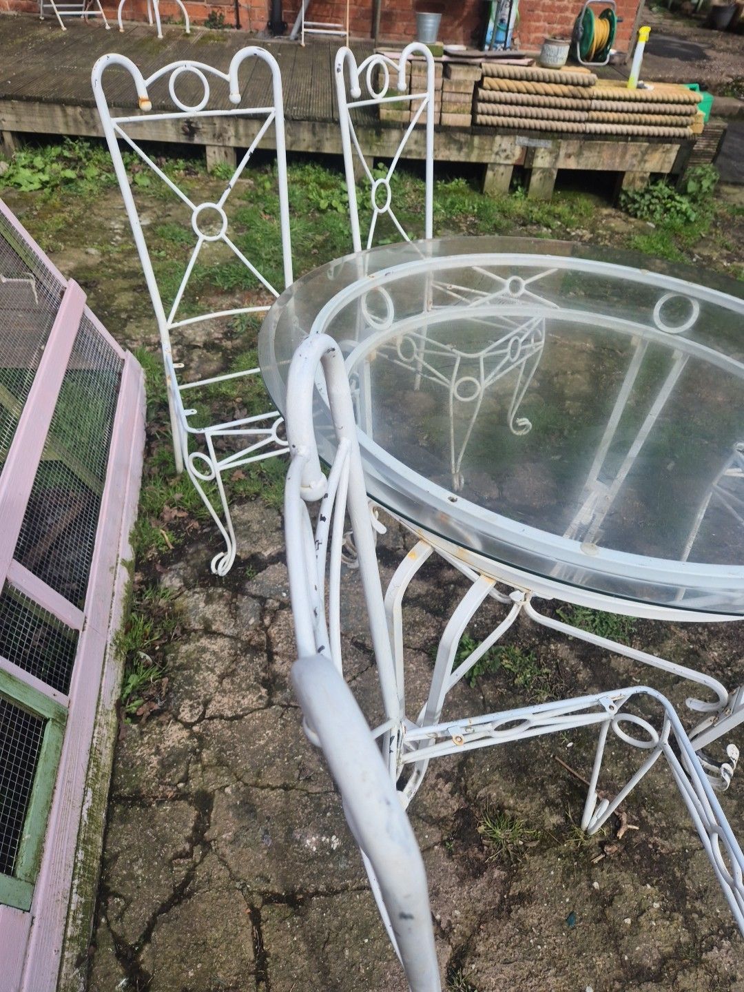 photo vintage Vintage White Ornate Metal Framed Round Garden/Outdoor Table & 4 Matching Chairs