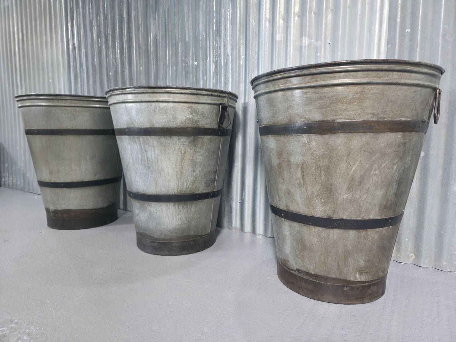 photo furniture Xl Large Rustic Reclaimed Galvanised Round Metal Olive Tree Garden Planter