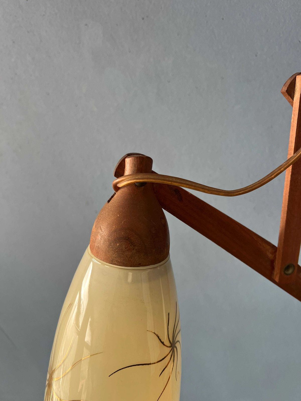 photo for sale Mid Century Teakhouten Deense Wandlamp Met Glazen Kap