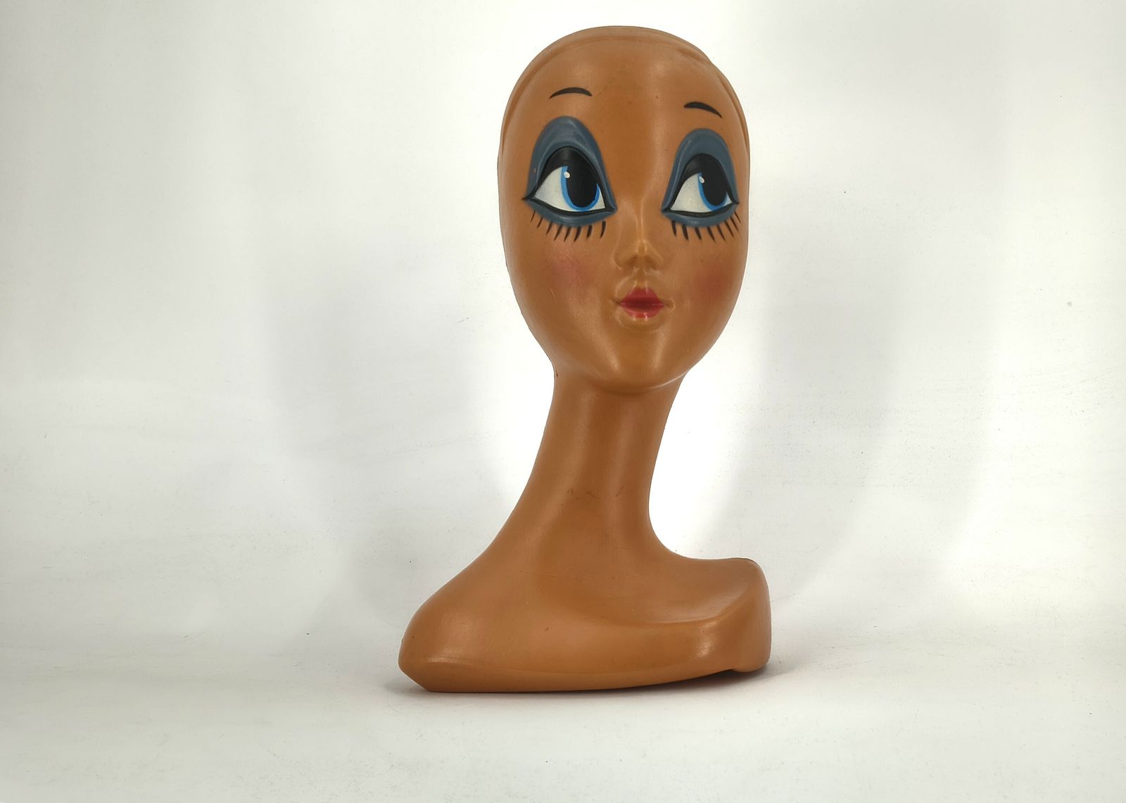 Vintage Twiggy Mannequin Head, 1970s photo furniture