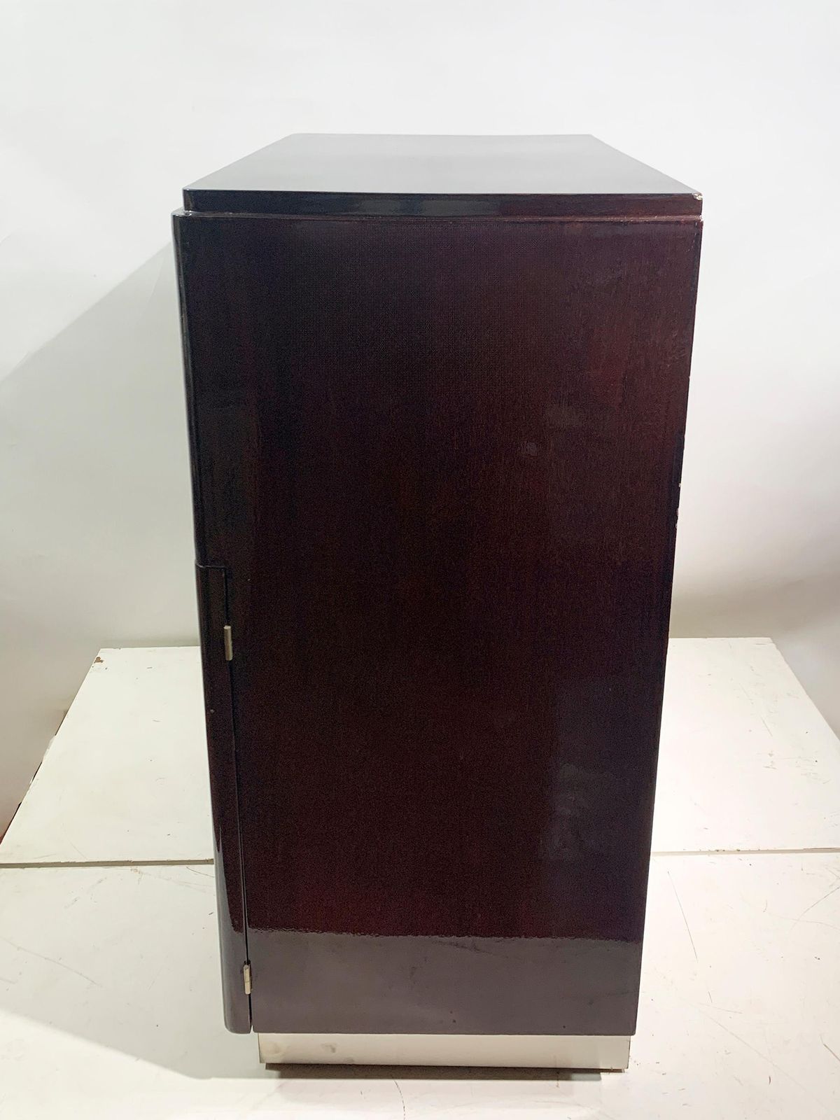photo vinterior Art Deco Polished Mahogany Bar Cabinet With Mirrored Interior, Circa 1930's