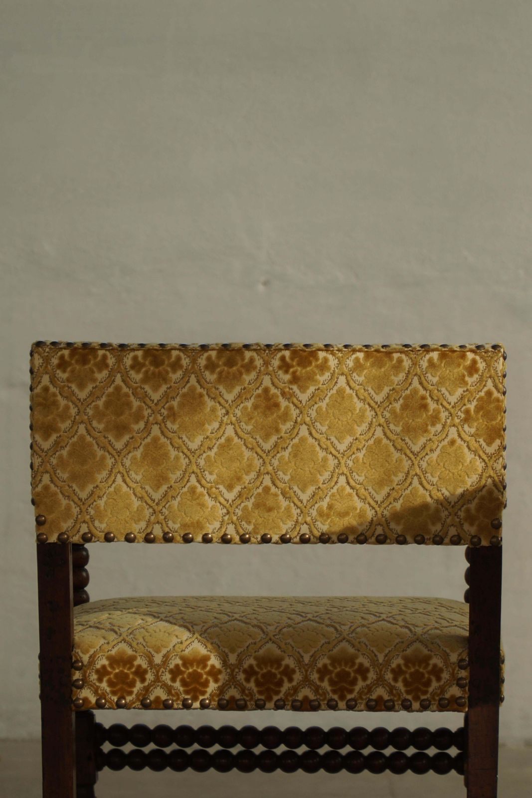 photo vintage French Bobbin Louis XIII Style Armchair, Patterned Fabric, Early 20th Century