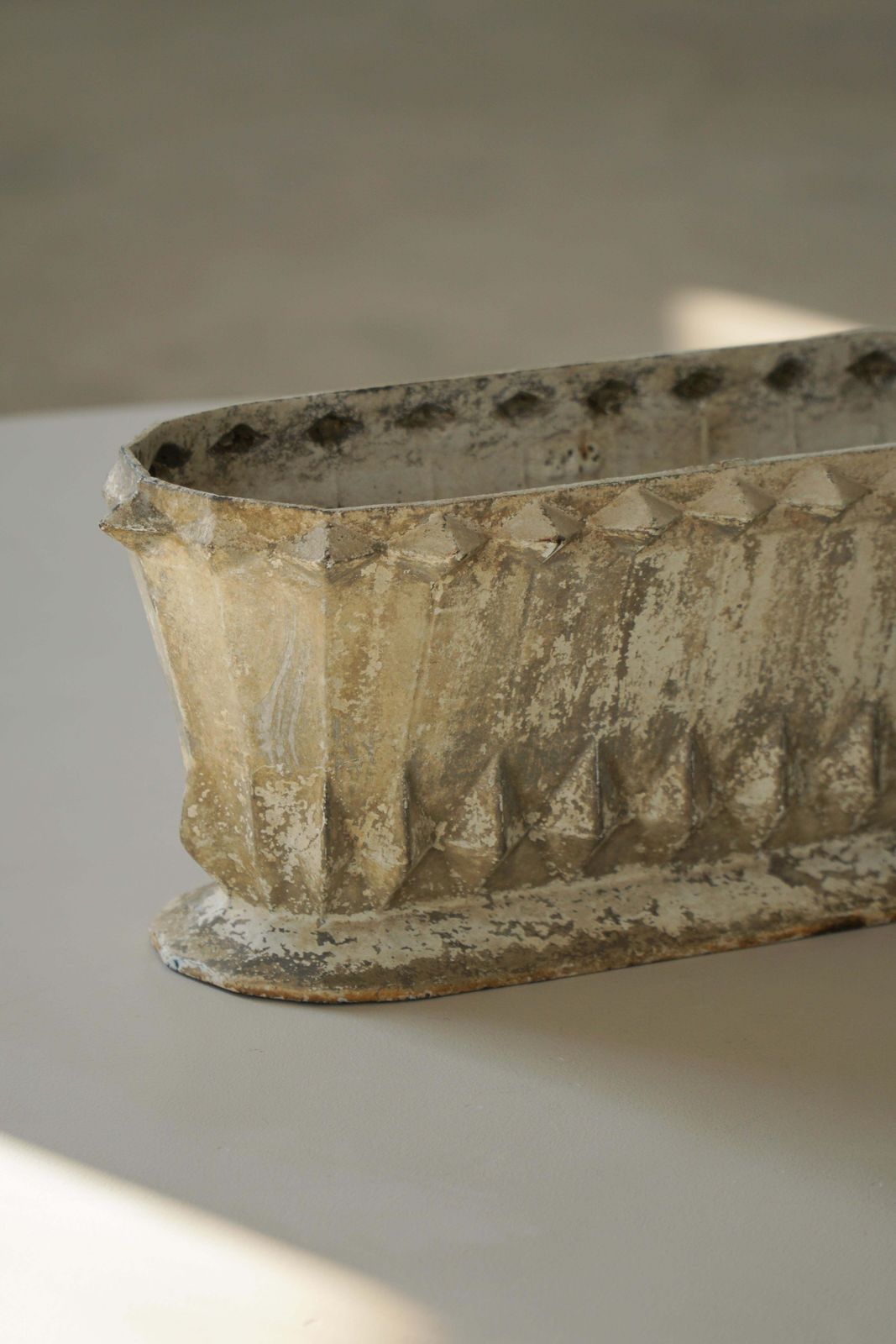 photo vinterior Early 20th Century, French Iron Jardinière, Patinated Planter, 1900–1920