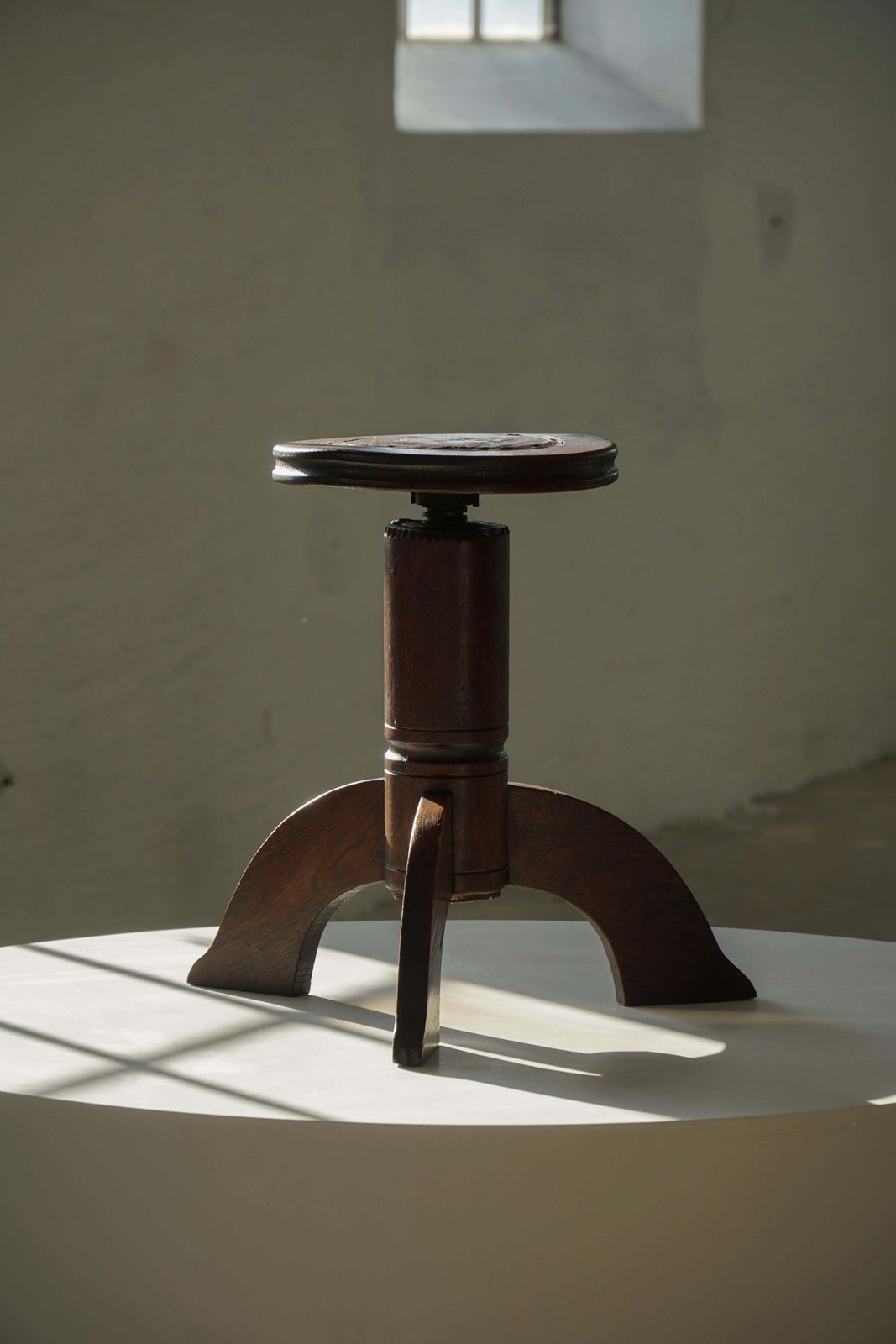 photo vinterior Early 20th Century, Adjustable Danish Art Nouveau Stool, Carved Wood, 1920s