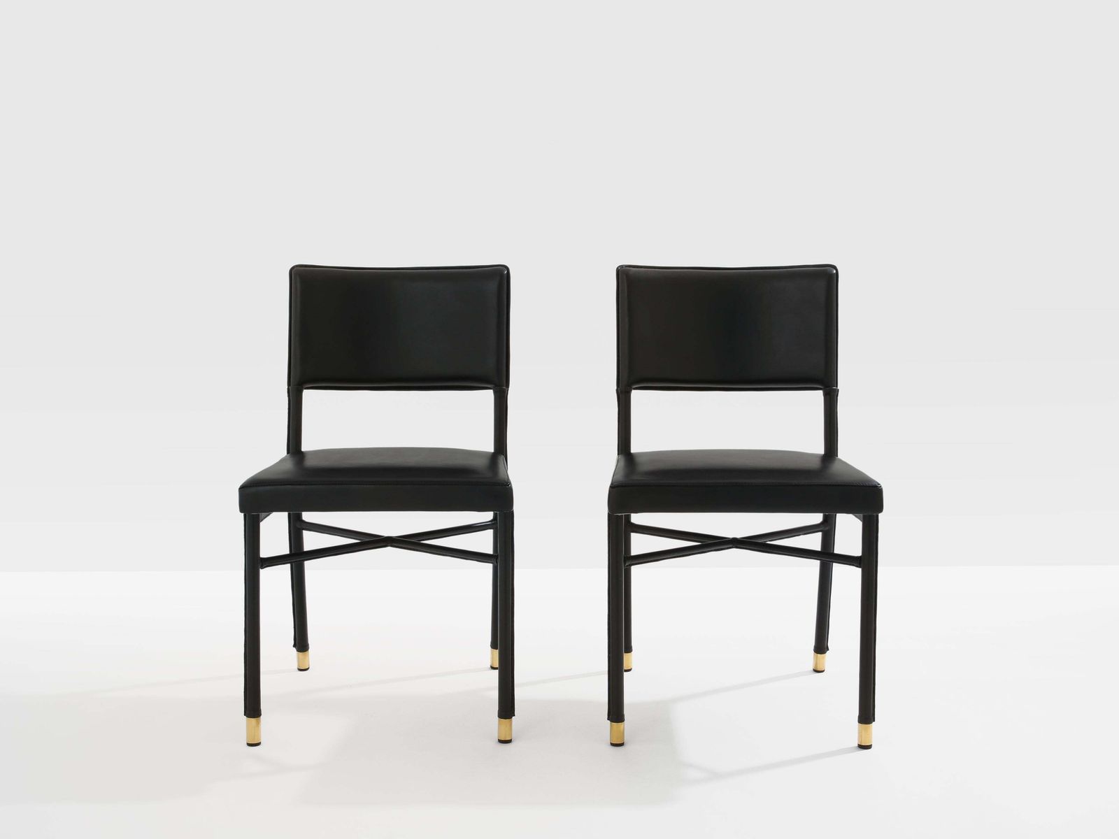 Paire de chaises Jacques Quinet en cuir sellier et laiton, 1950 photo furniture