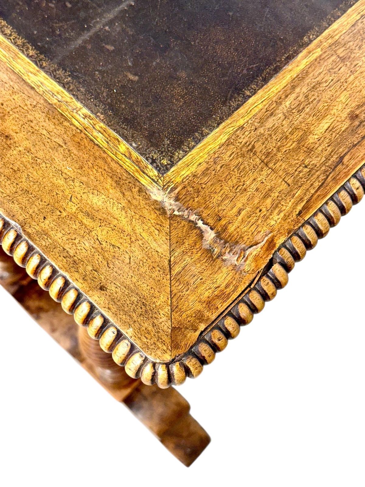 photo vinterior 19th Century French Walnut Writing Table With Barley Twist Legs
