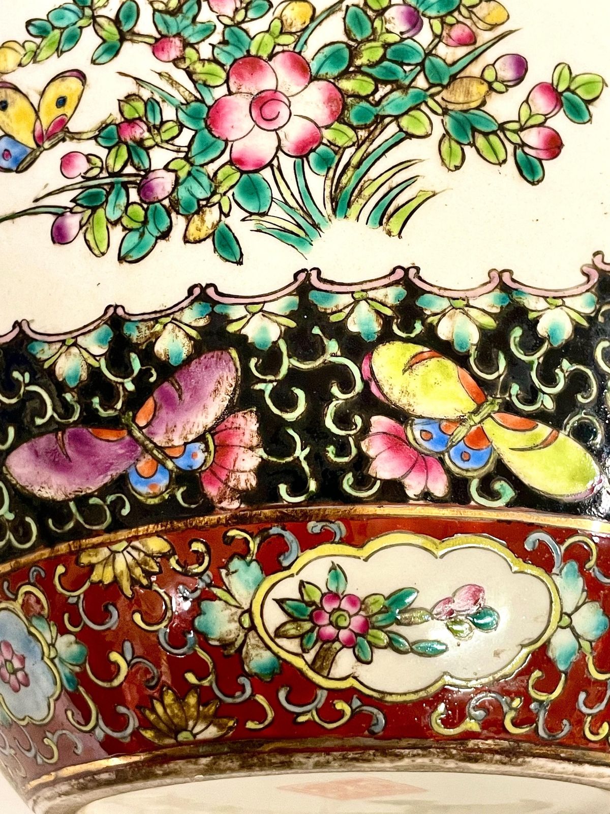 photo vinterior Large Chinese Famille Noire Porcelain Vase With Birds And Floral Panels