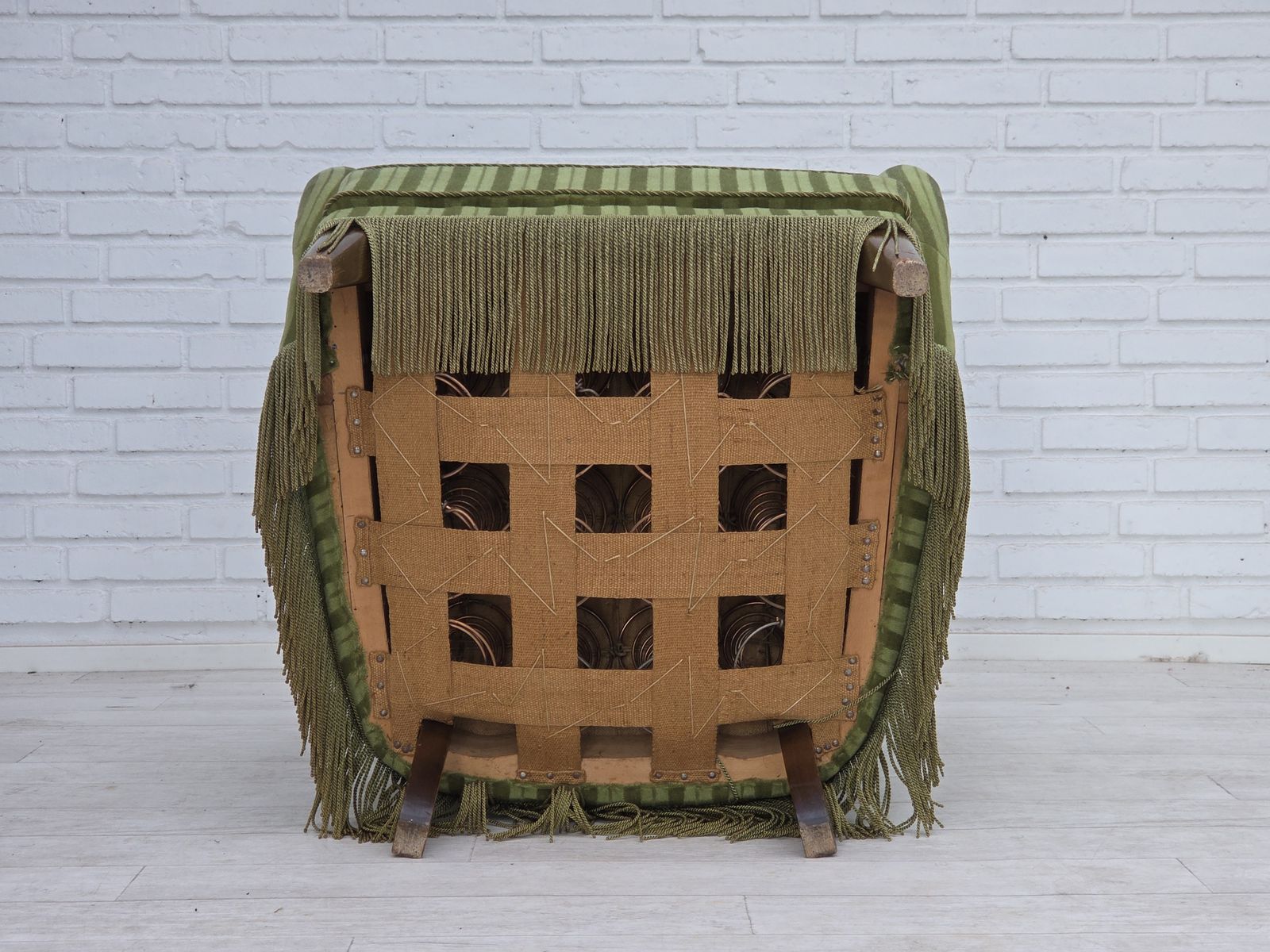 photo vintage 1960s, Danish Armchair, Original Green Furniture Velour.