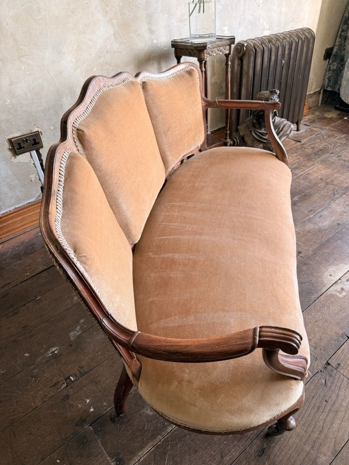 photo furniture Antique Terricotta Velvet Inlaid Louis XV Continental Chaise Longue Sofa Daybed