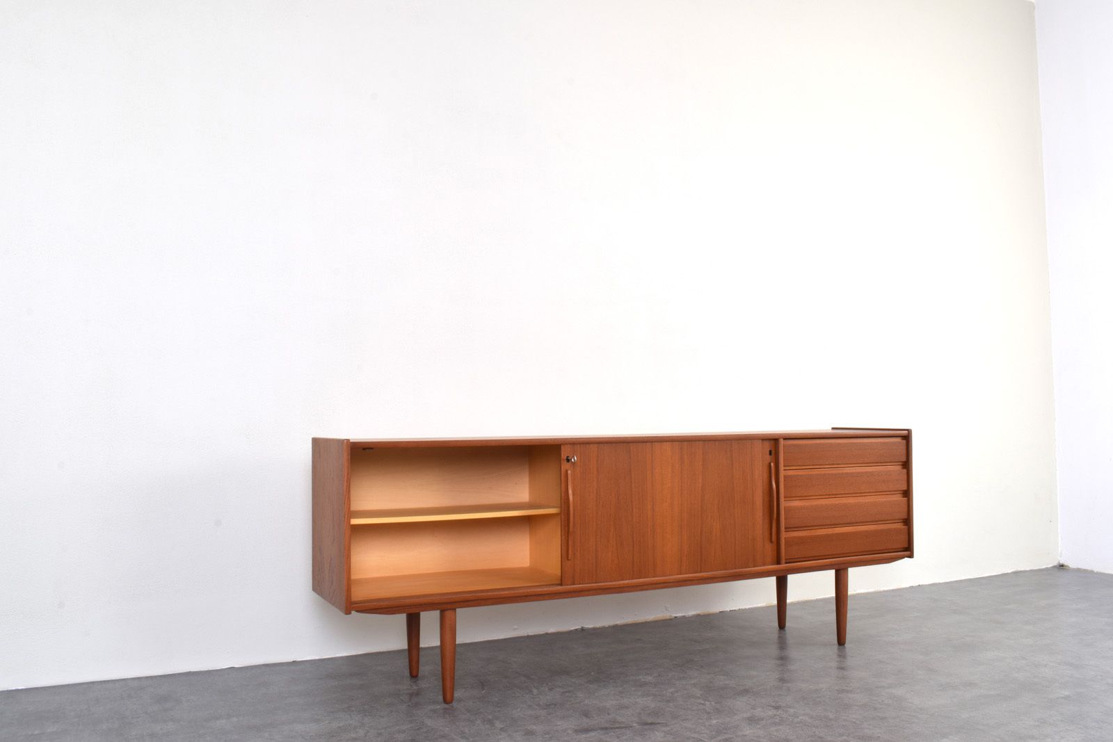 photo vinterior Mid Century Danish Teak Sideboard, 1960s.