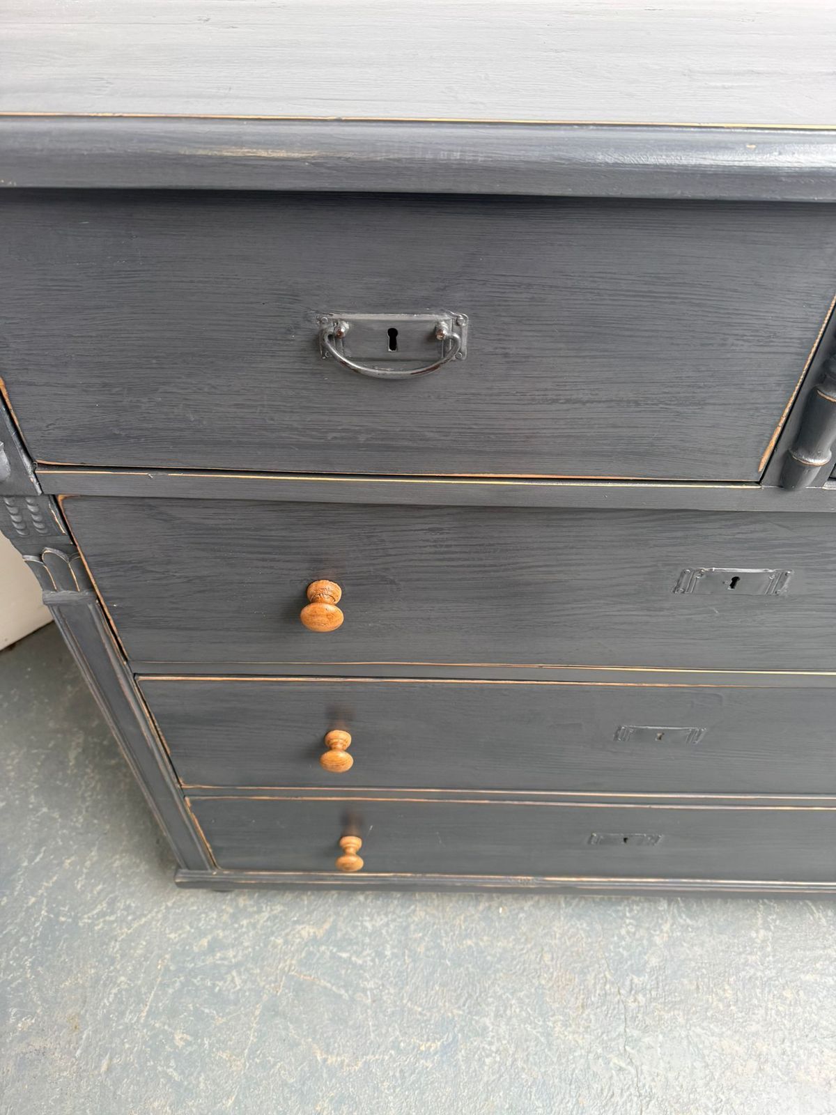A Lovely Pine Victorian Painted Light Grey 5 Drawer Chest Of Drawers photo 795.0