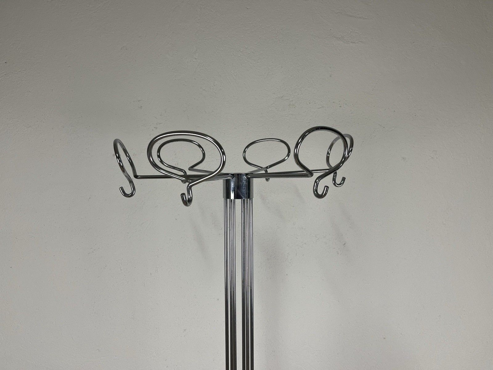 Isao Osoe Valenti 70’s Vintage Design Steel Sculpture Coat Hanger photo furniture