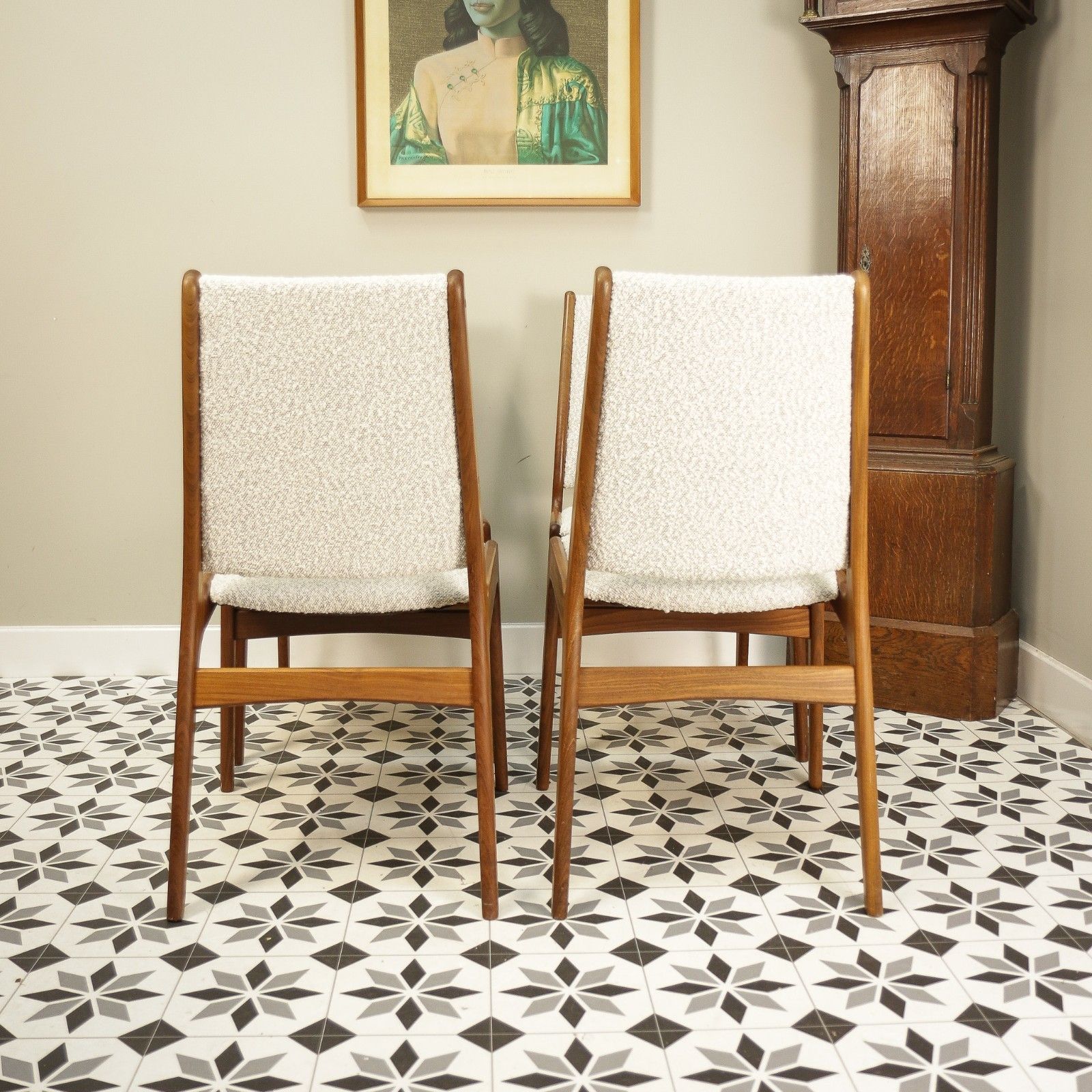 photo vintage Teak Danish Style Dining Chairs In A Cotswold Cream Boucle Fabric Attr Erik Buch