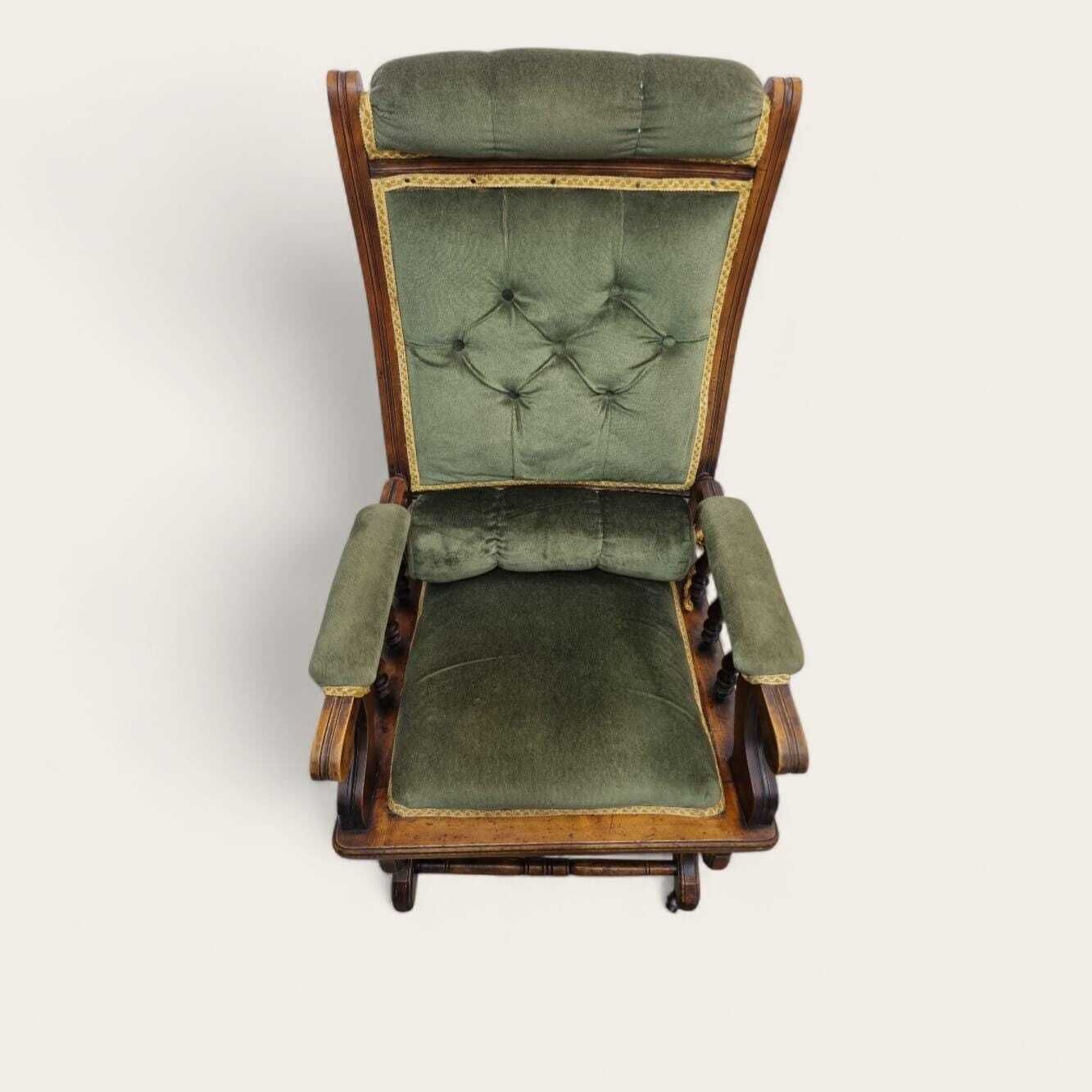 photo furniture Antique Traditional American Rocking Chair / C.1920
