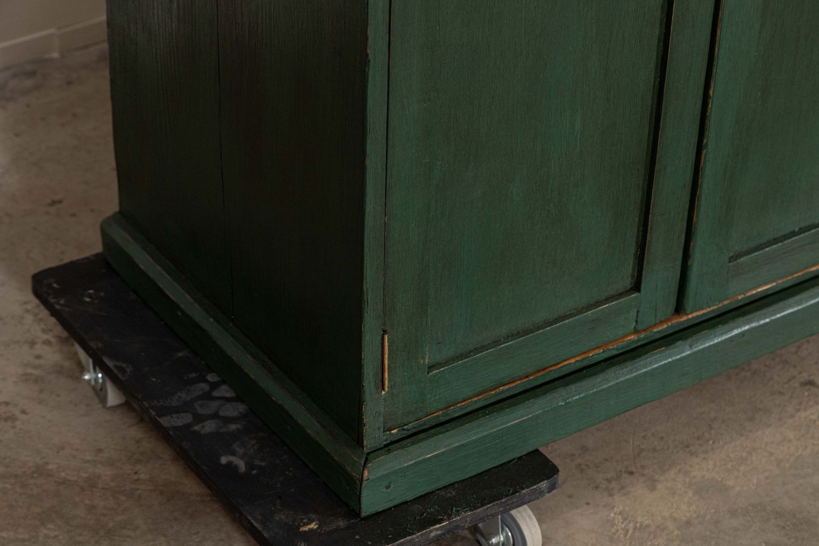 photo vintage Large 19thc English Painted Pine Glazed Housekeepers Cabinet