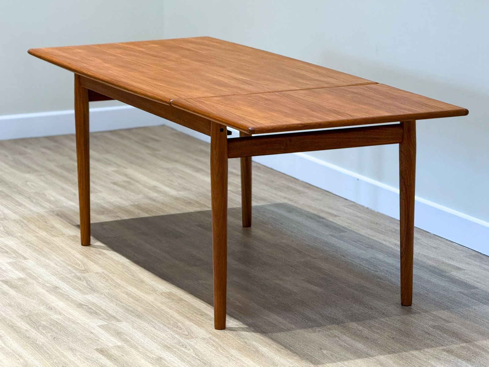 photo vintage Mid Century Danish Teak Extending Dining Table (Johannes Andersen)