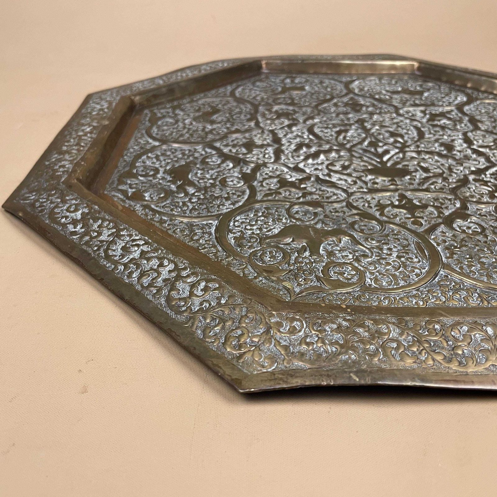 Indian Antique Metal Gold Patterned Brass Tray 41cm Plate Handmade Etched Intricate Decorative Pattern Wall Art Octagon Vintage India photo 89.0