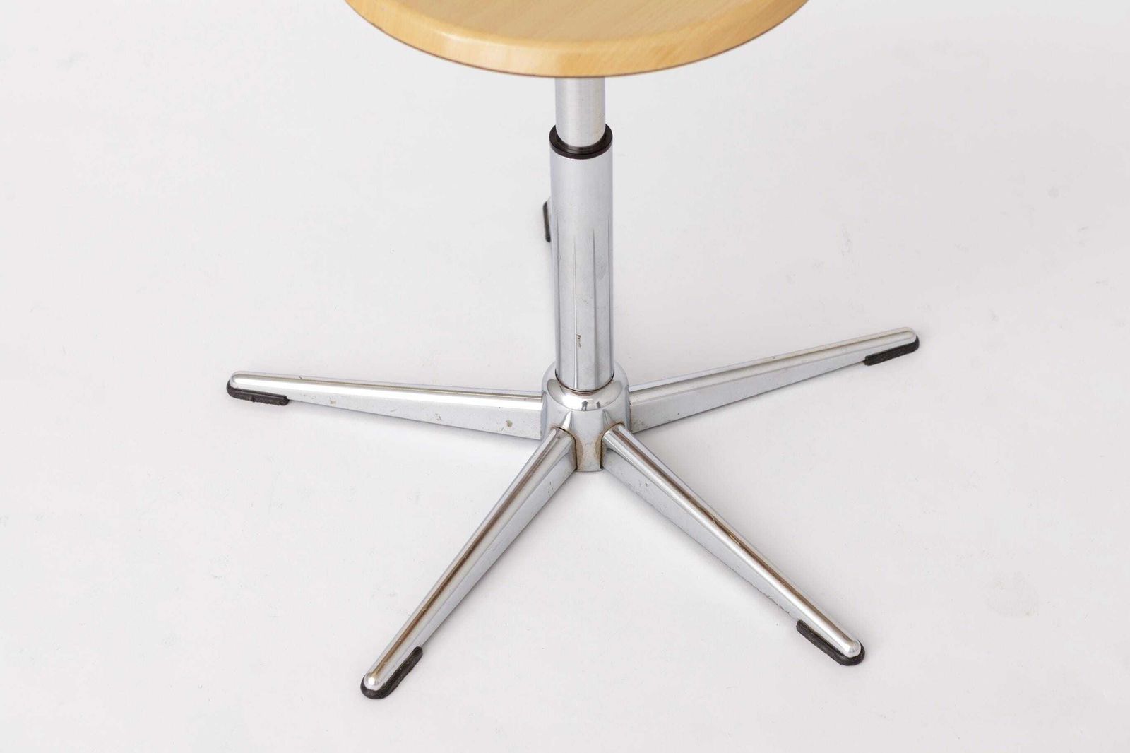 Set Of 4 Vintage Industrial Stools 1970s, Chrome Adjustable Stools With Pagwood Seats, Mid Century Stools photo 1110.0