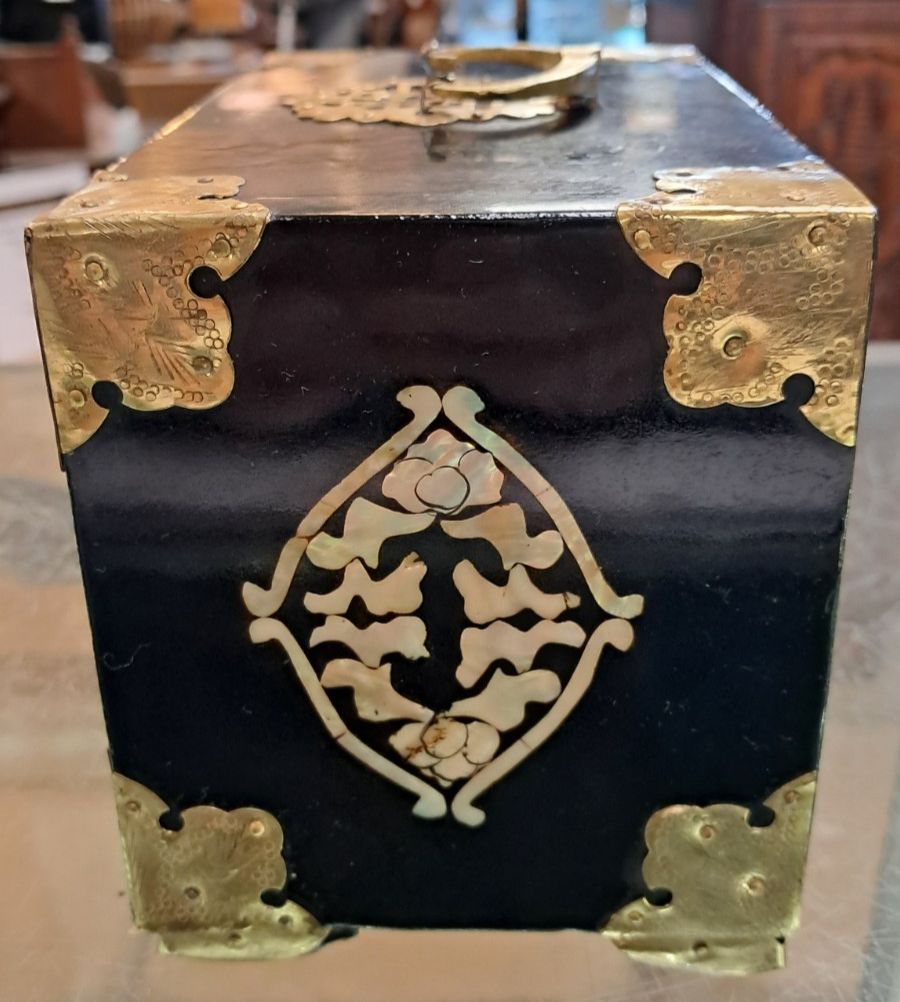 Vintage Mid Century Chinese Black Lacquered & Brass Jewellery Box photo 65.0