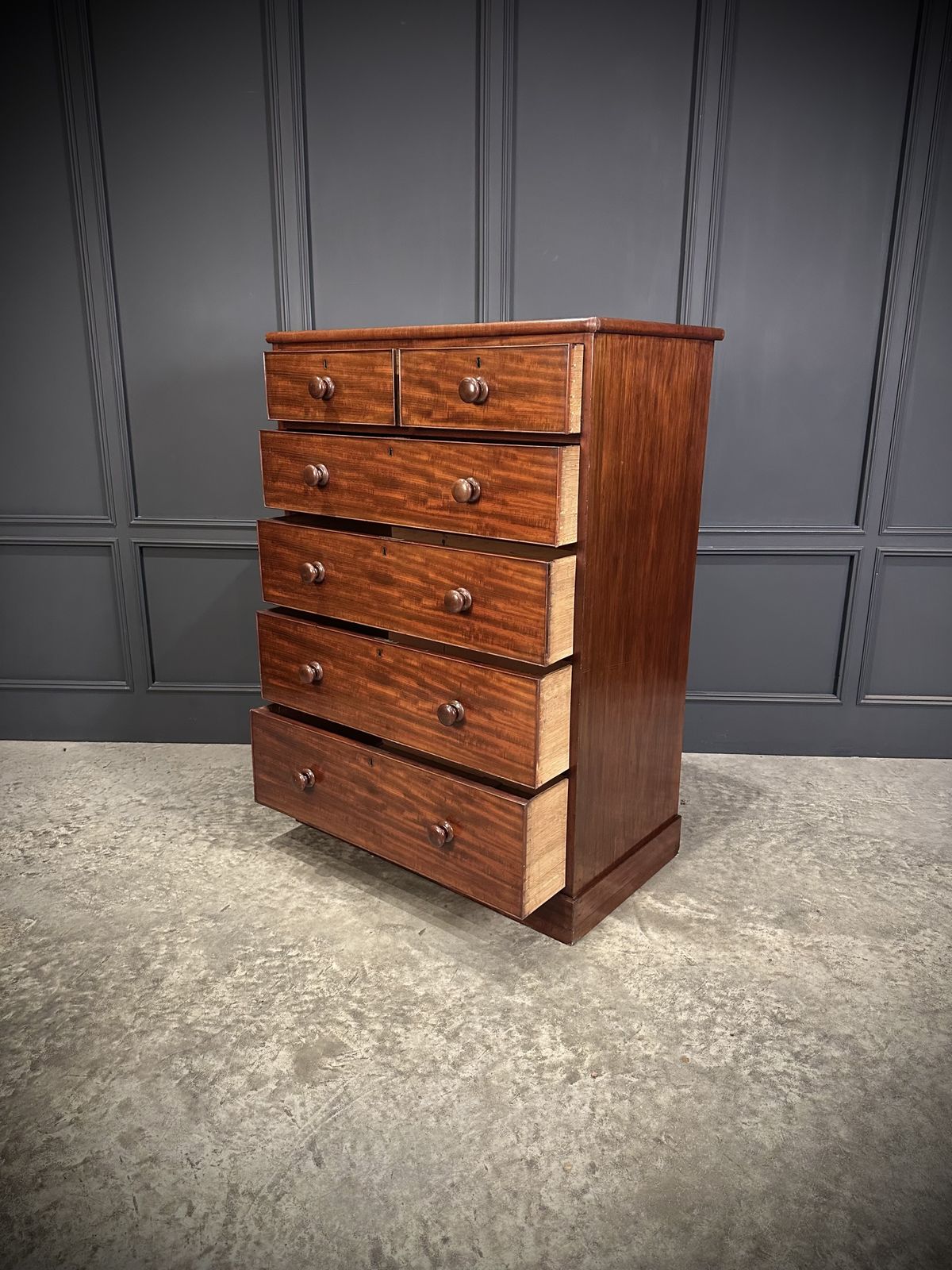 Victorian Mahogany Chest Of Drawers photo vinterior
