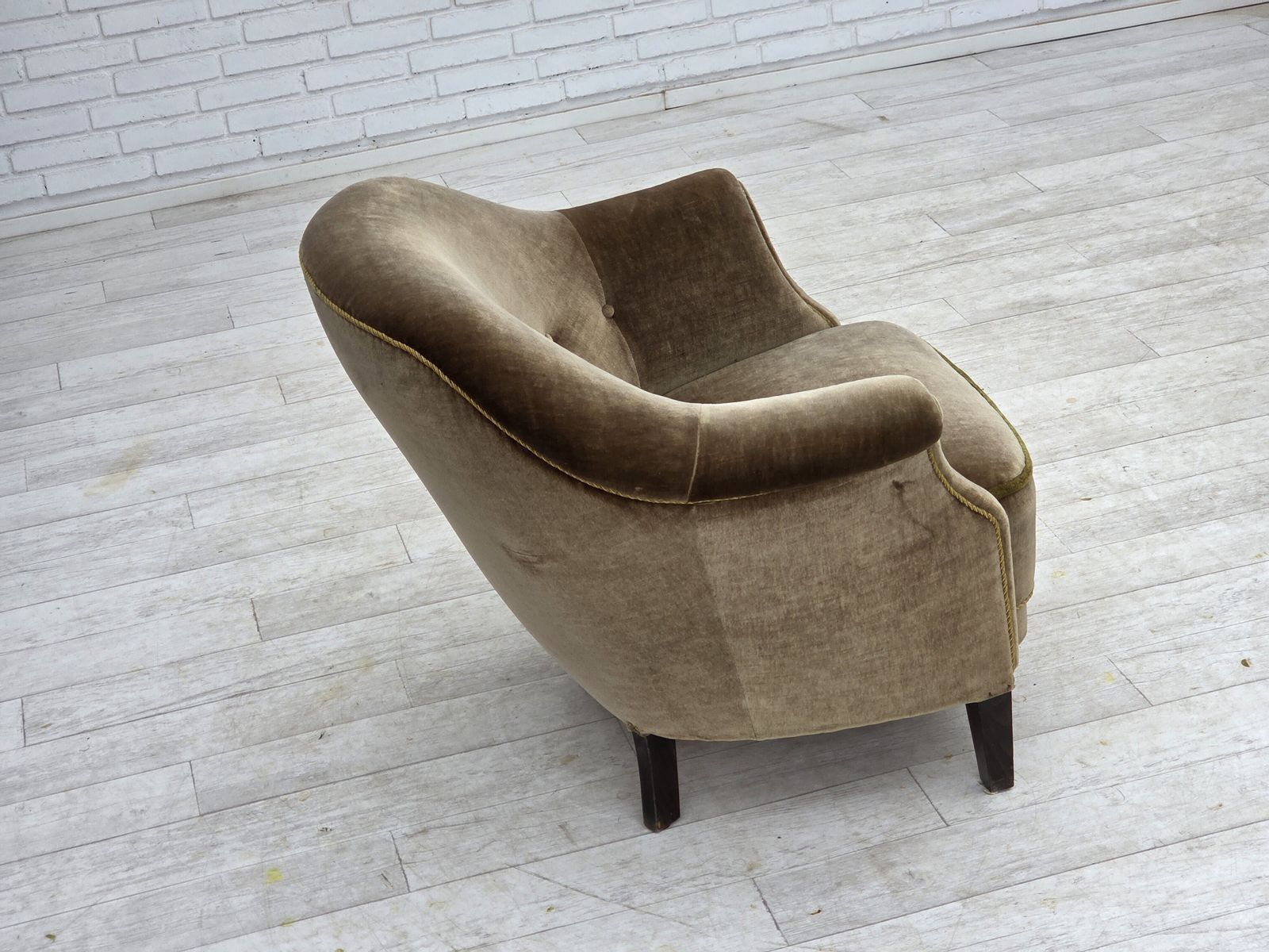 photo for sale Ca. Jaren 1960, Deense Fauteuil, Groen Meubelvelours.
