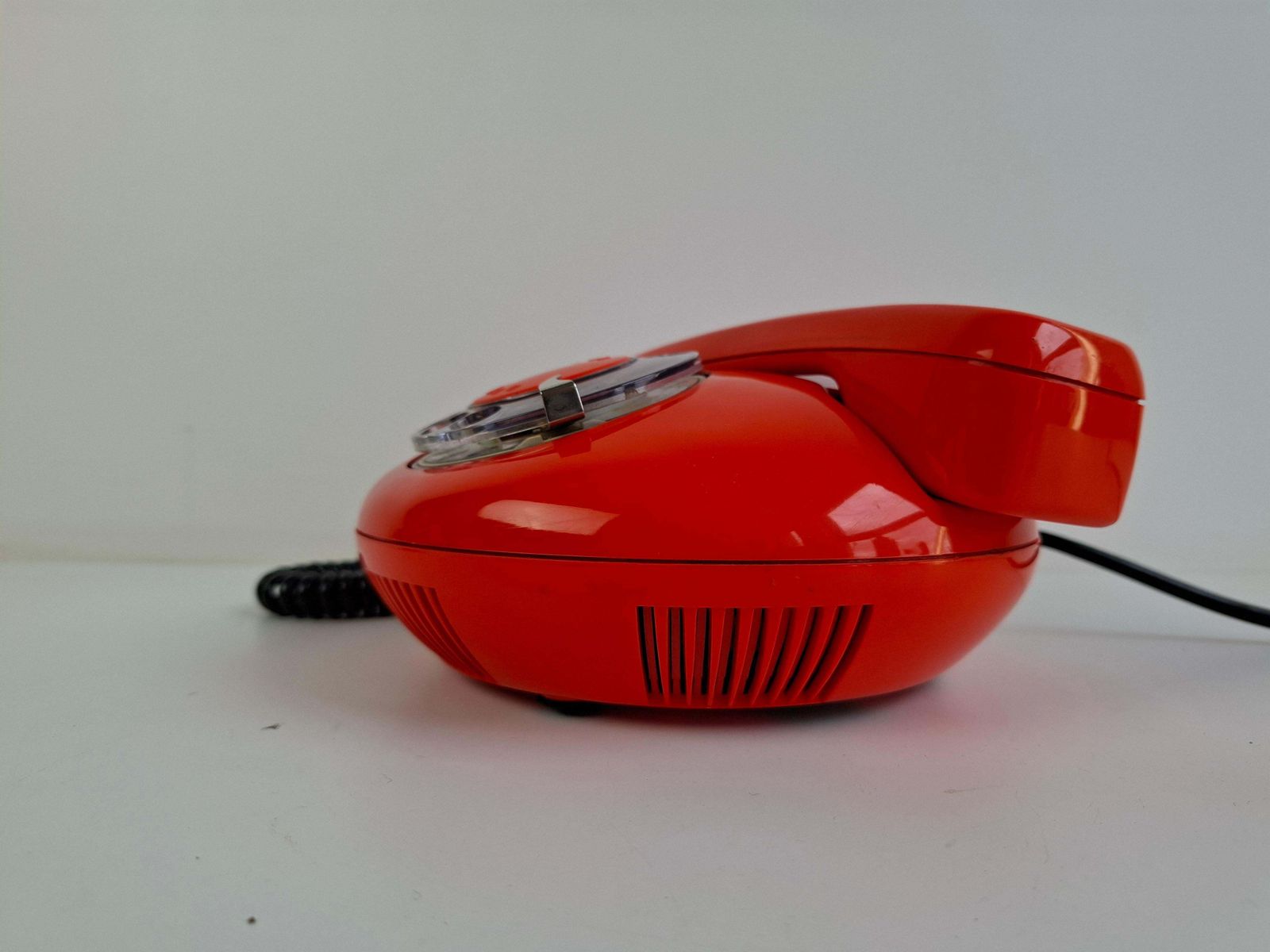 photo vintage Tesla Midcentury Rotary Desk Telephone, Orange, Czechoslovakia, 1970s