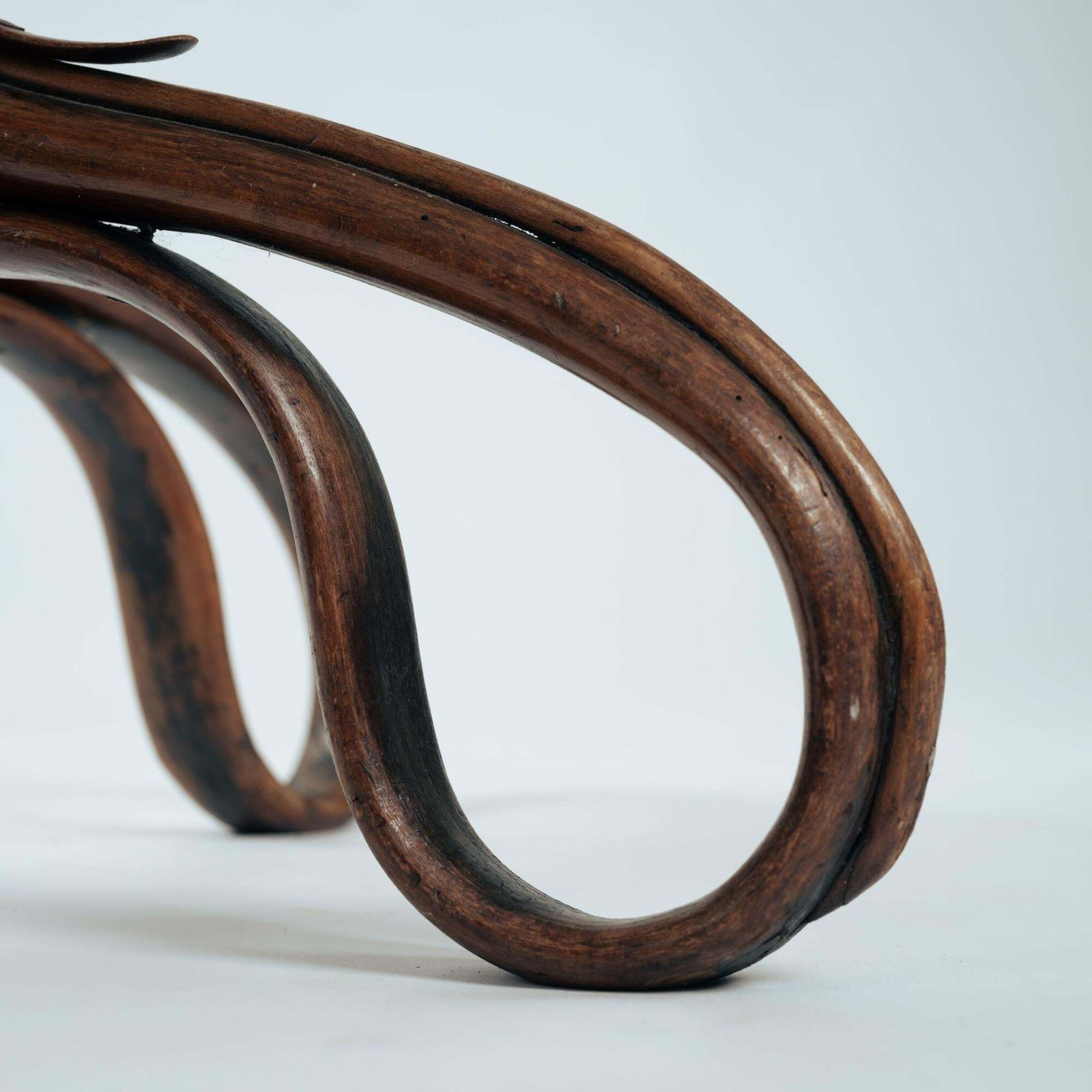 Thonet Occasional Center Table Model No. 3, Bentwood With Flamed Palisander, 1890 photo vinterior