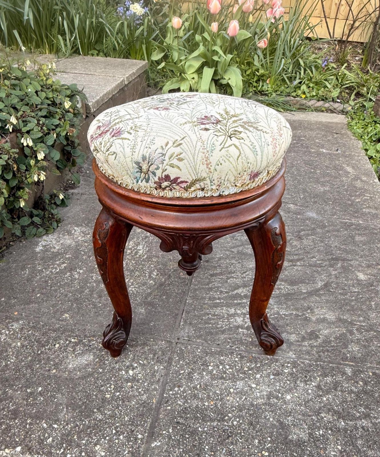 Early 20th Century Adjustable Piano Stool – Victorian Revival Carved Walnut Seat, C.1920–30