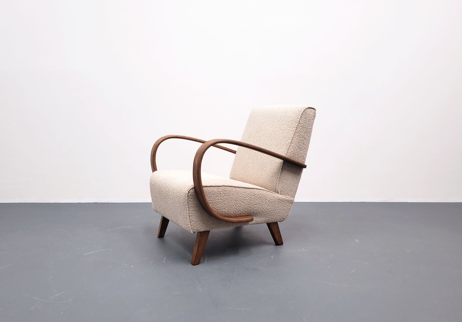 photo vinterior 1930 Jindrich Halabala Bentwood Armchair In Beige Boucle