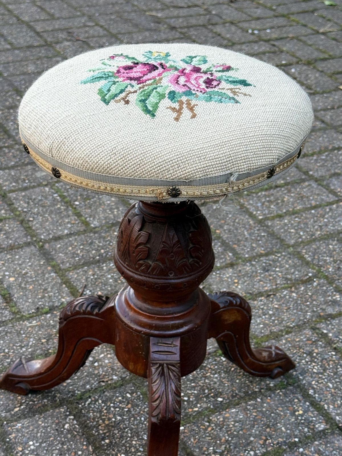 Antique Victorian Carved Piano Or Accent Stool – Adjustable Wooden Stool With Needlepoint Floral Seat photo for sale