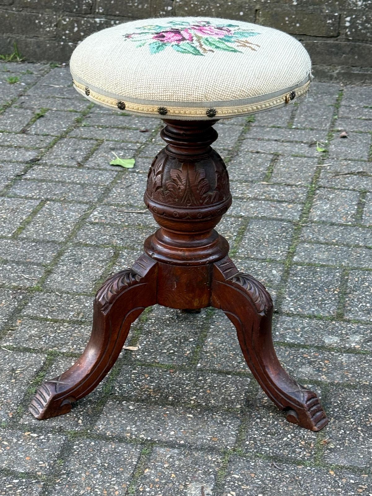Antique Victorian Carved Piano Or Accent Stool – Adjustable Wooden Stool With Needlepoint Floral Seat photo Furniture