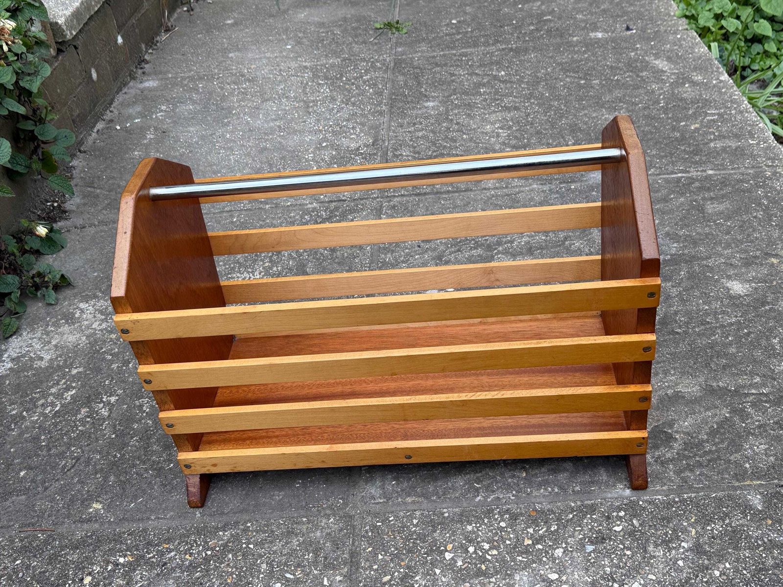 photo vintage Vintage Slatted Magazine Rack, Mid Century Modern Wood Holder, Mcm Handle Decor