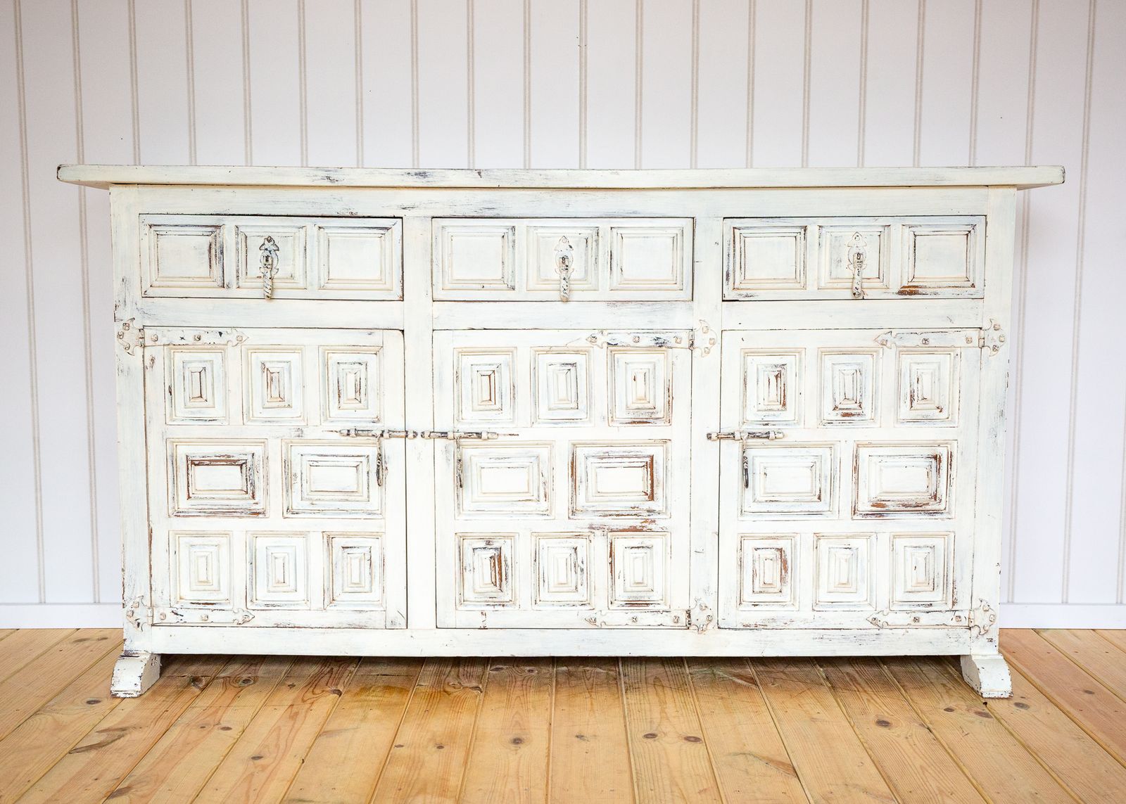 Furniture Spanish Sideboard Oak Iron Painted Baroque Tuscan Credenza Early 20th Century Brutalist Catalan Geometric Media Uni.T Credenza Buffet photo