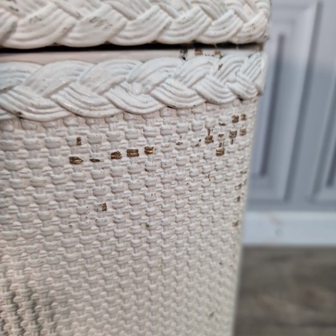photo vintage Vintage Laundry Basket Lidded Wicker Hamper Lloyd Loom Style Mid Century Retro