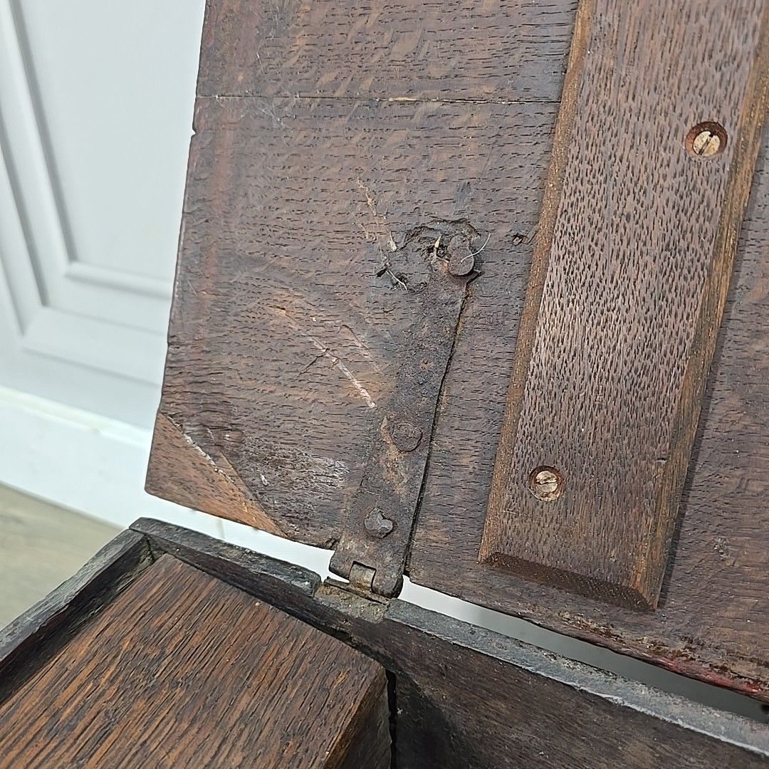 photo vintage Antique Oak Chest Bible Deed Box 17th Century Floral Carved Coffer Trunk Wood