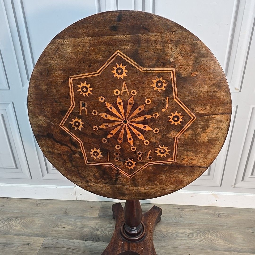 photo vinterior Antique Tilt Top Table – Side Inlaid Marquetry Top – Pedestal Base Window Lamp
