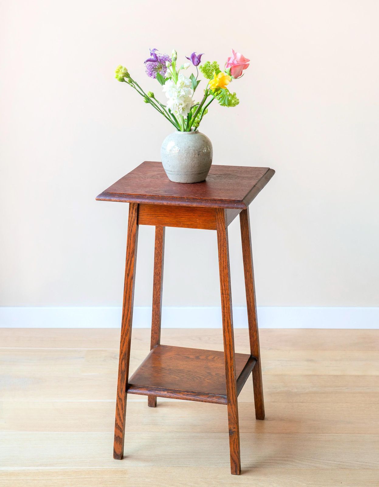 Art Deco Bijzettafel   Massief Eiken Plantentafel Met Twee Niveaus   Hoge Vintage Nederlandse Accenttafel photo furniture