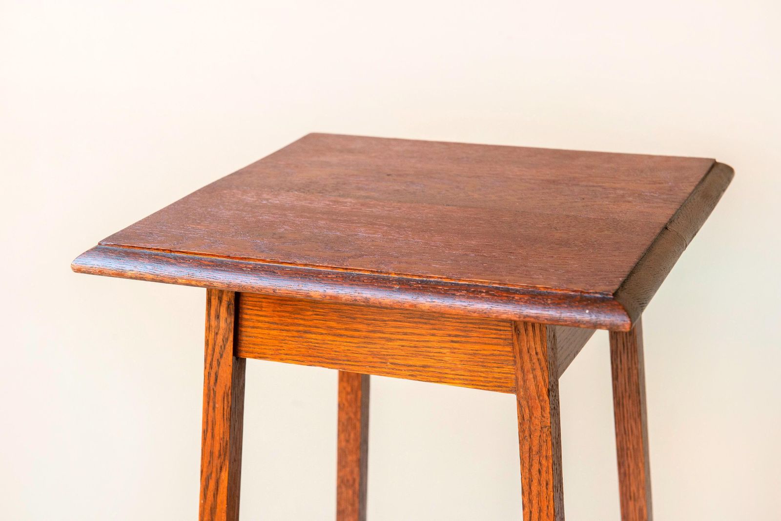 415.0 Art Deco Bijzettafel   Massief Eiken Plantentafel Met Twee Niveaus   Hoge Vintage Nederlandse Accenttafel photo