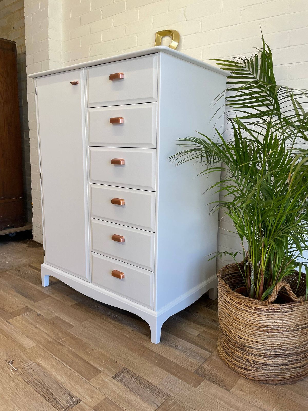 Stag Minstrel Gentleman’s Chest Painted White photo furniture
