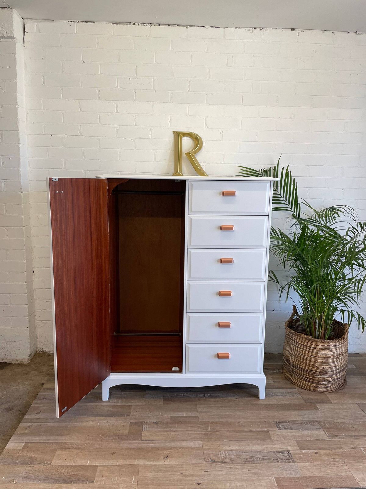 Stag Minstrel Gentleman’s Chest Painted White photo buy