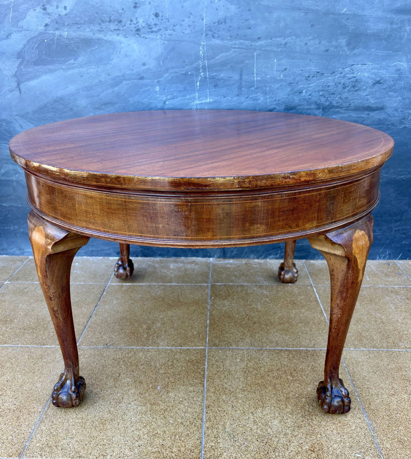 Spanish Walnut Queen Anne Style Round Side Table, Early 20th Century photo vinterior