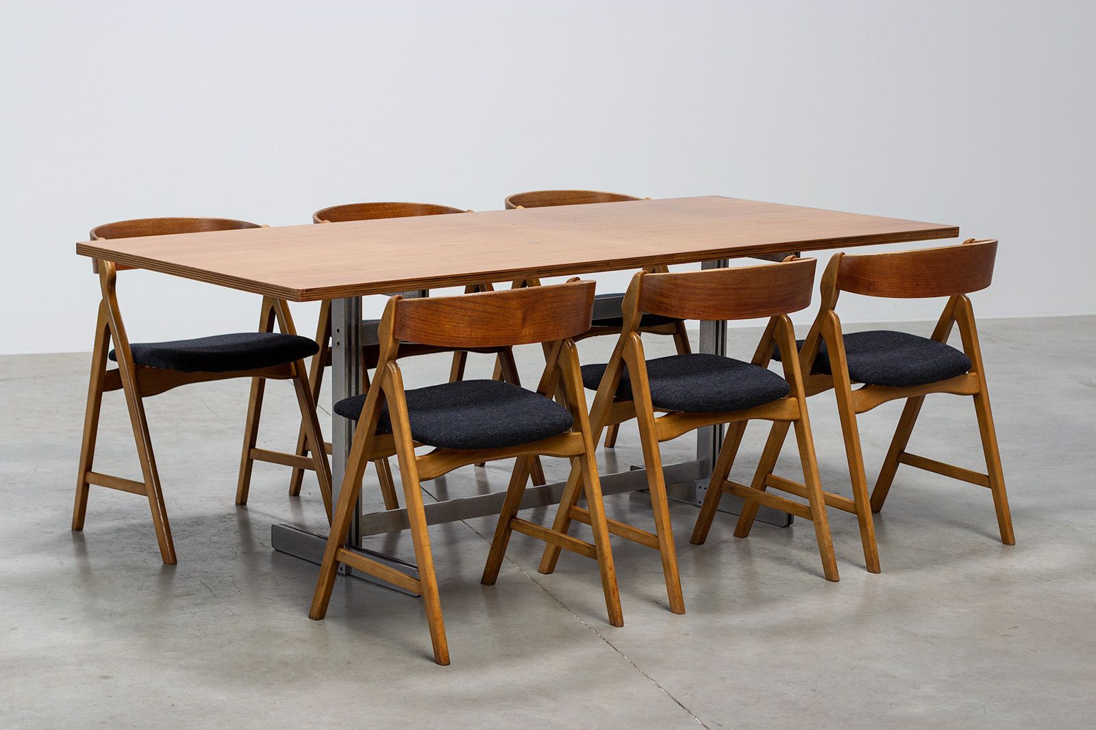 Henning Kjaernulf Model 71 Set Of 6 Dining Chairs In Teak photo furniture