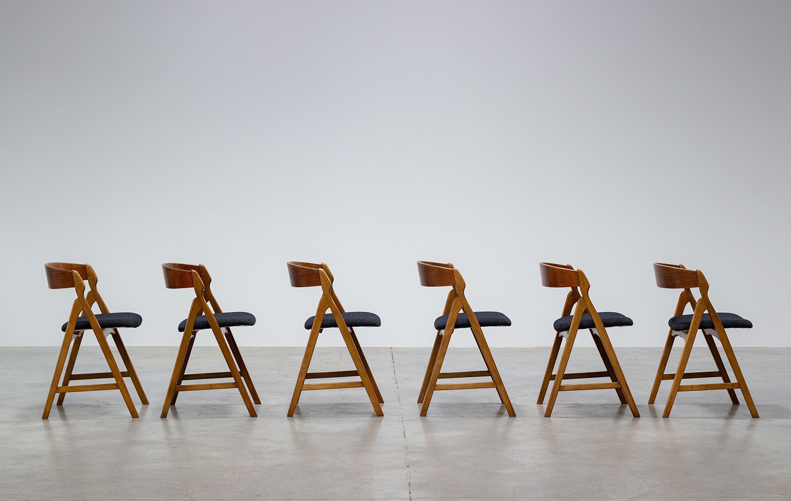 Henning Kjaernulf Model 71 Set Of 6 Dining Chairs In Teak