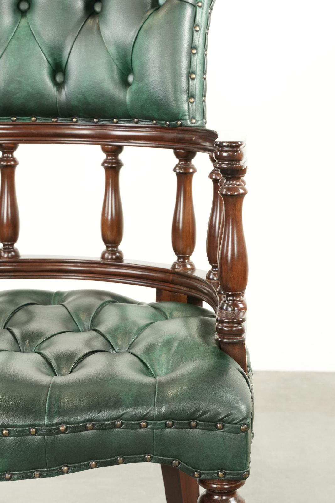photo furniture Classic Green Flamed Cow Leather Chesterfield Office Chair / Side Chair