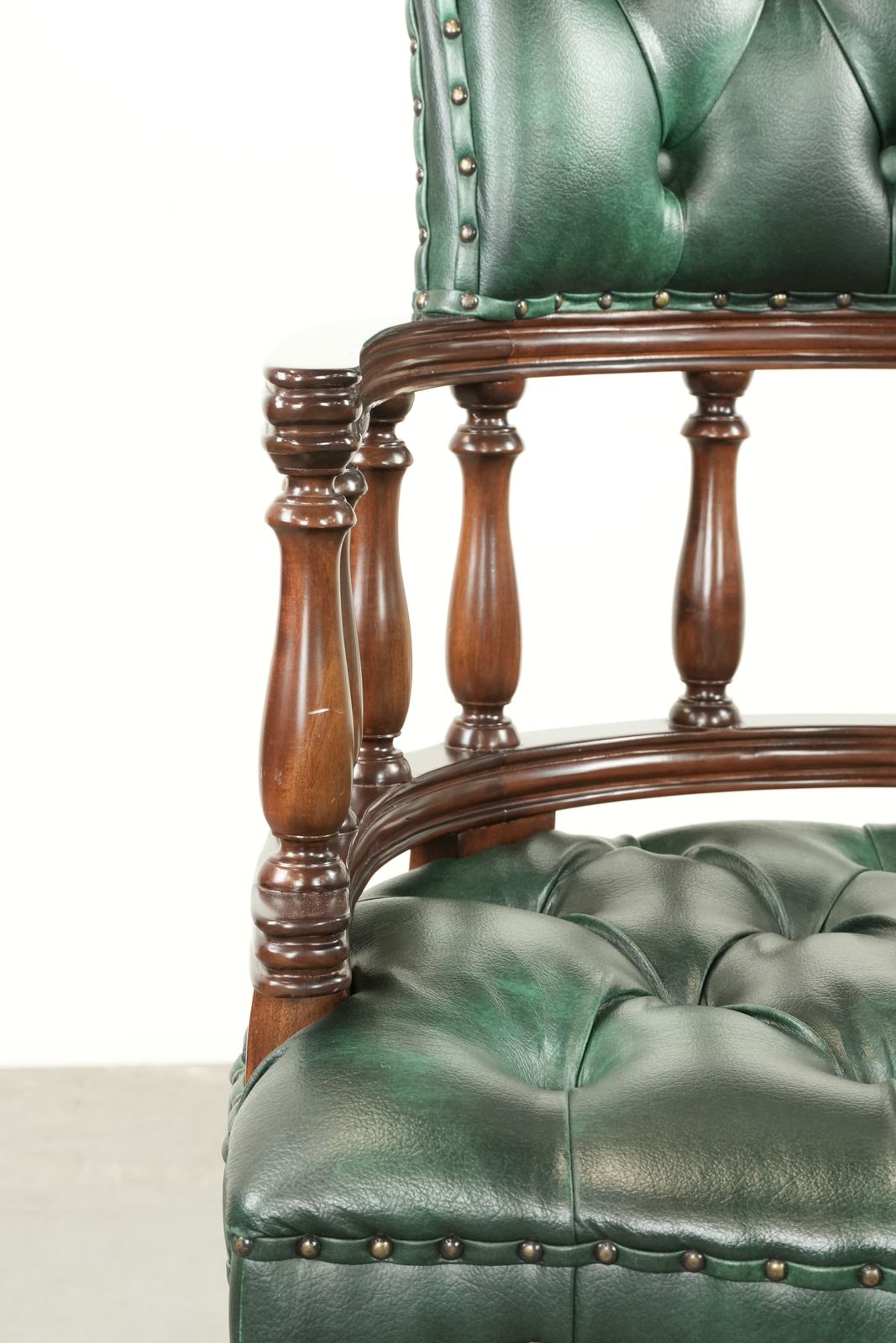 photo furniture Green Flamed Cow Leather Chesterfield Office Chair/ Side Chair In English Style