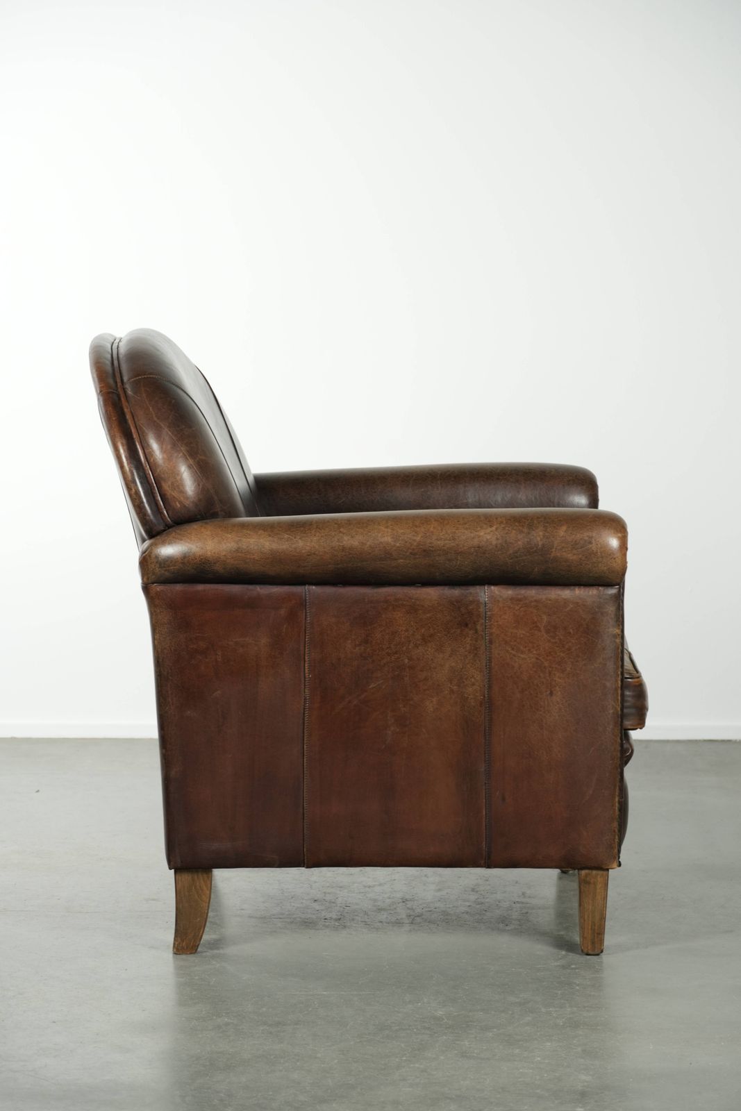Tijdloze Schapenleren Fauteuil Met Mooie Patina photo furniture