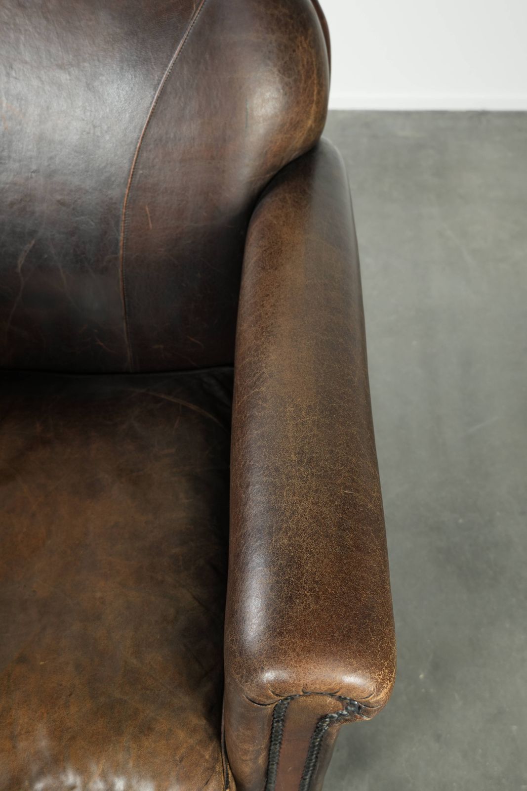 Tijdloze Schapenleren Fauteuil Met Mooie Patina photo buy