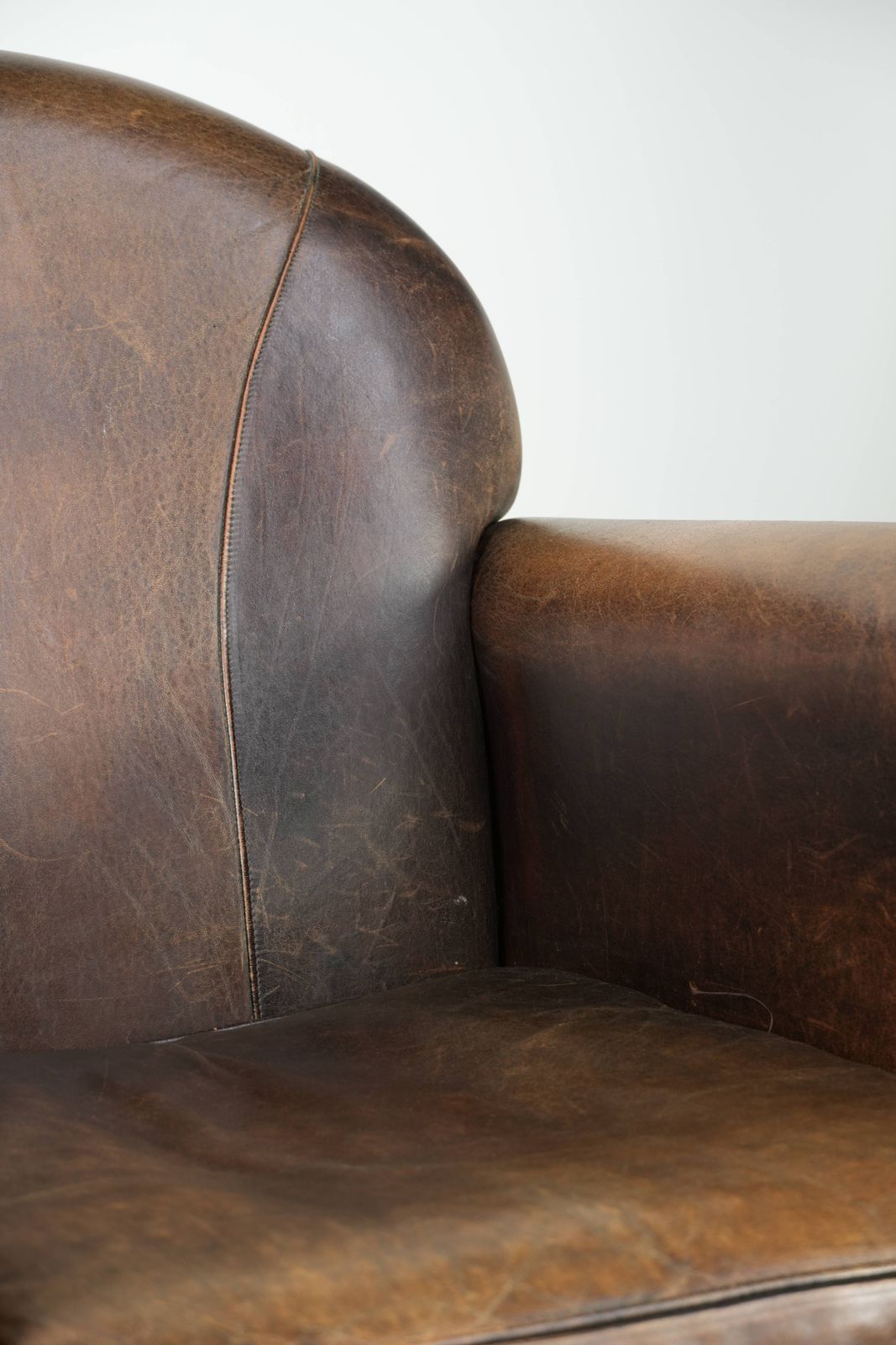 920.0 Timeless Armchair/Armchair Of Sheep Leather With Characterful Patina photo